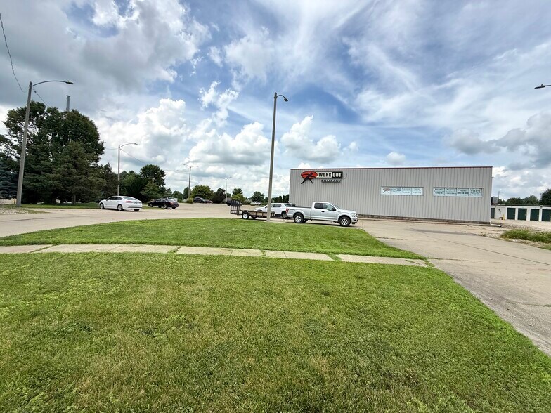 More Photos Of 419 Kays Dr, Normal Industrial For Sale