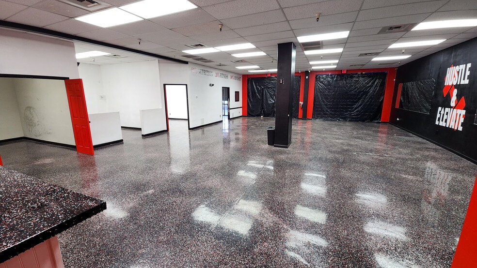 More Photos Of 2111 S Alma School Rd, Mesa General Retail For Lease
