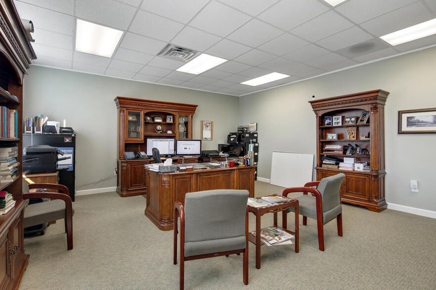More Photos Of 230 Donaldson St, Fayetteville Office For Lease