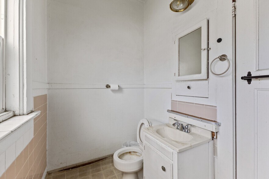 More Photos Of 421 E Santa Clara St, San Jose Storefront Retail Office For Sale