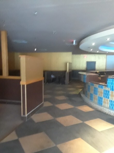 More Photos Of 3011 E Erie Blvd, Syracuse Restaurant For Lease