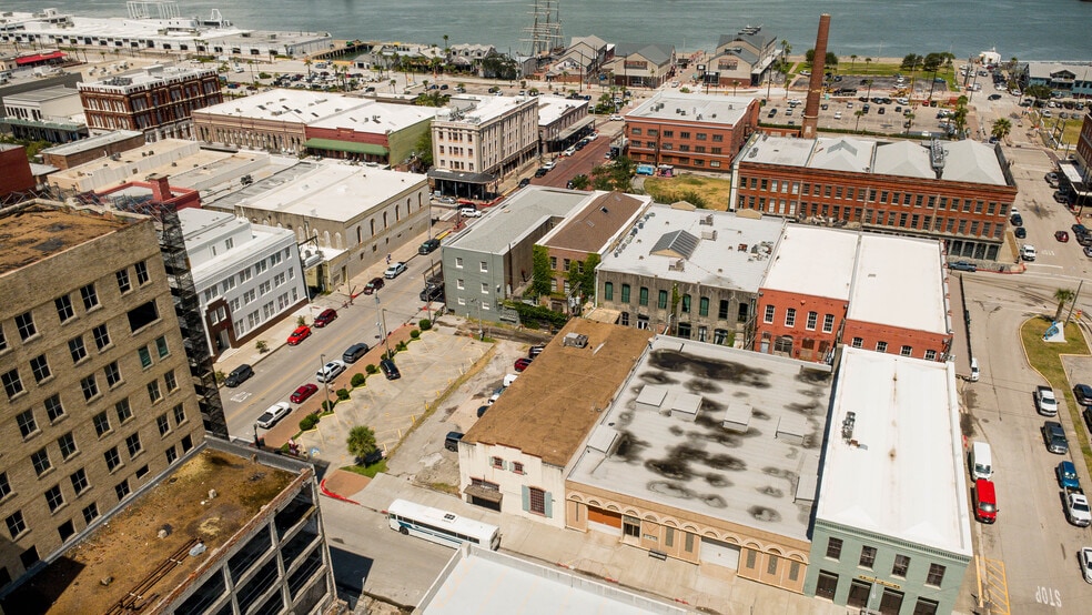 More Photos Of 2020 Mechanic St, Galveston Freestanding For Sale
