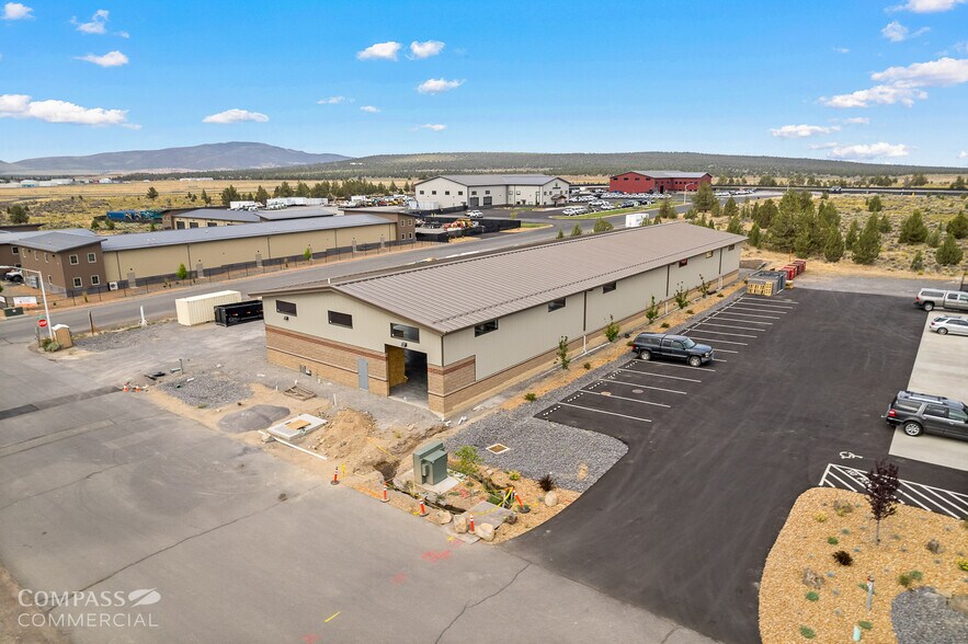 More Photos Of Page Ct, Prineville Manufacturing For Lease