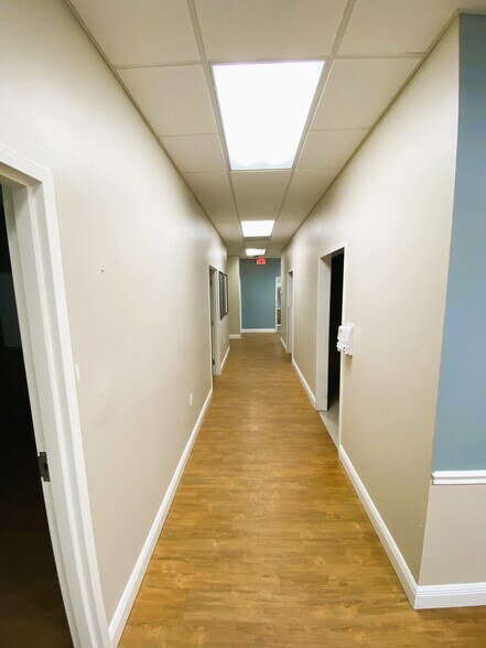 More Photos Of 401 Manatee Ave E, Bradenton Medical For Sale