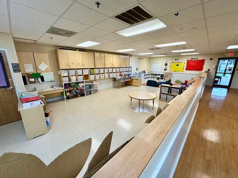 More Photos Of 1301 N Lakeline Blvd, Cedar Park Schools For Lease