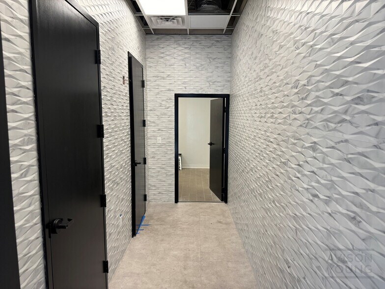 More Photos Of 2607 Edgewater Dr, Orlando General Retail For Sale