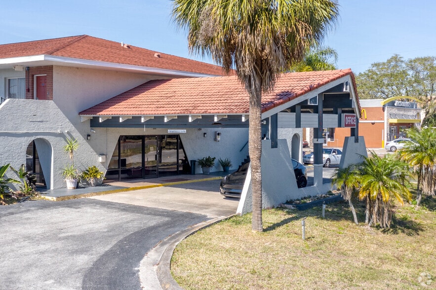 More Photos Of 4700 W Irlo Bronson Memorial Hwy, Kissimmee Hotel For Sale