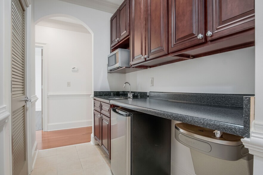 More Photos Of 4720 Peachtree Industrial Blvd, Berkeley Lake Office For Lease