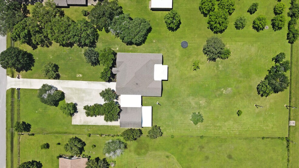 More Photos Of 10511 W Hidden Lake Ln, Richmond Specialty For Sale