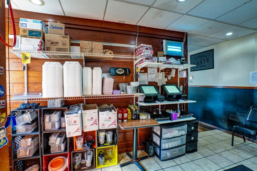 More Photos Of 36 Railroad St, Linfield Restaurant For Sale