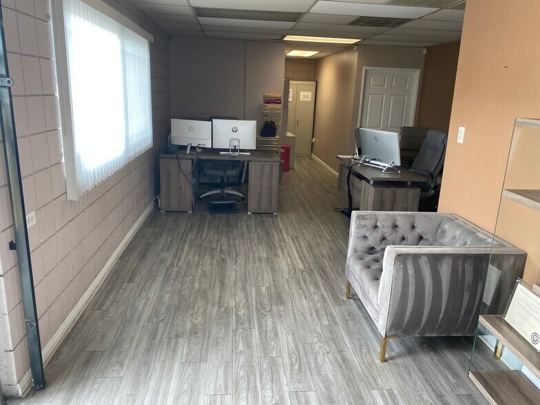 More Photos Of 3017-3031 San Fernando Blvd, Burbank Office For Lease