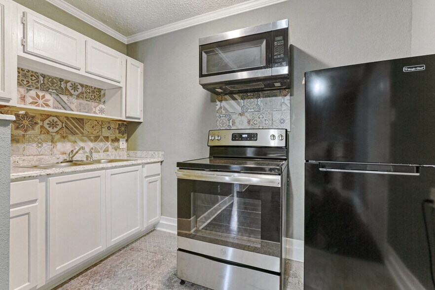 More Photos Of 1468 N Claiborne Ave, New Orleans Office Residential For Sale