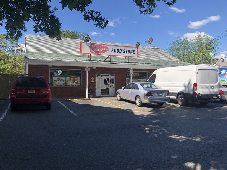 More Photos Of 37-45 Franklin St, Belleville Convenience Store For Lease
