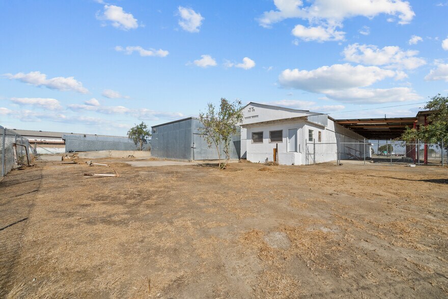 More Photos Of 550 Highway 46, Wasco Warehouse For Sale