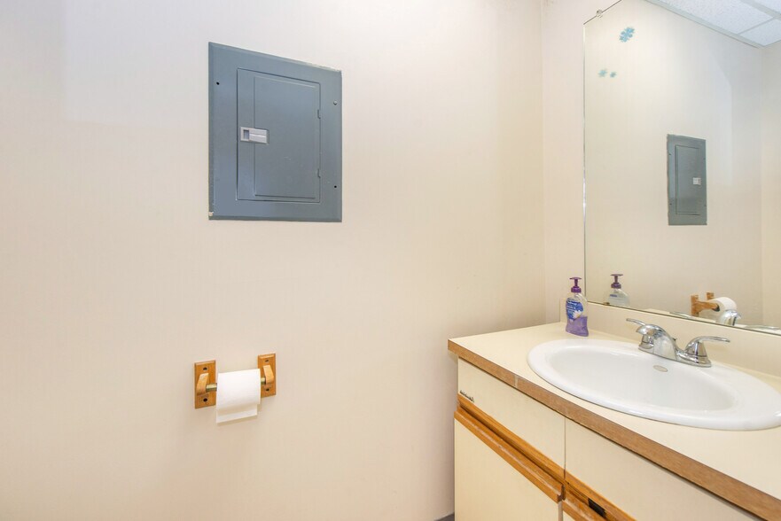 More Photos Of 1594-1600 US Highway 130, North Brunswick Medical For Sale