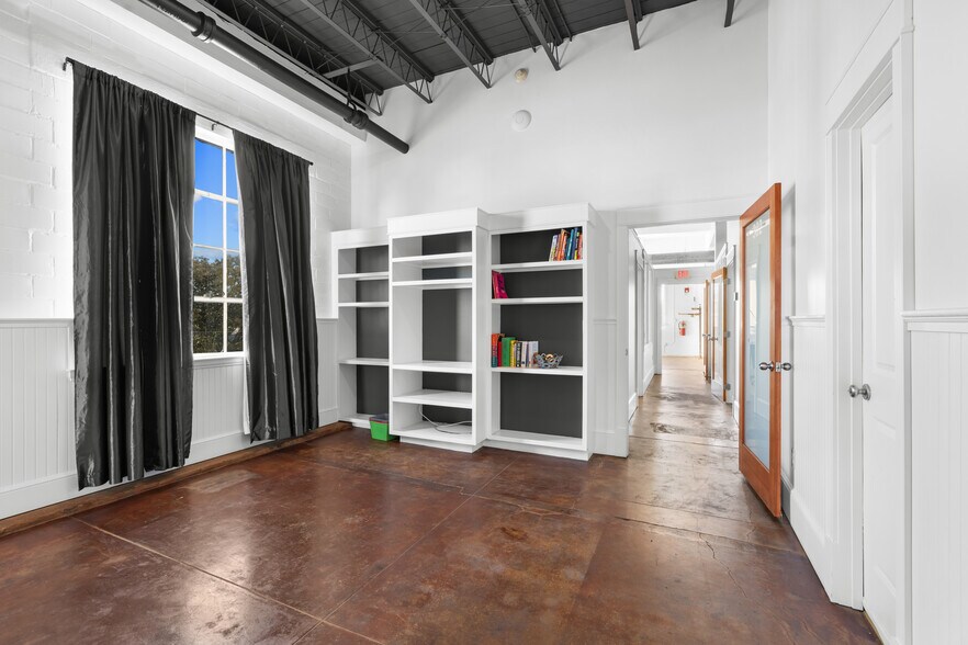 More Photos Of 939 N Magnolia Ave, Ocala Freestanding For Sale