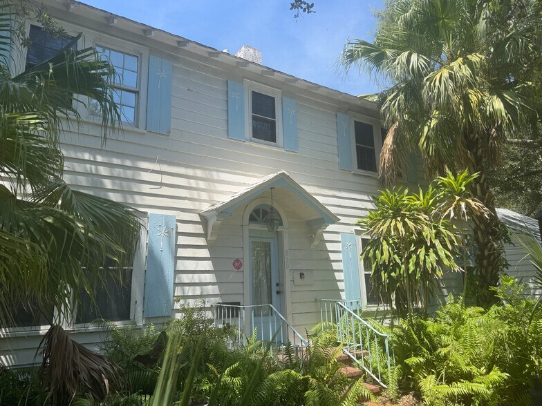 More Photos Of 830 Central Ave, Sarasota General Retail For Sale