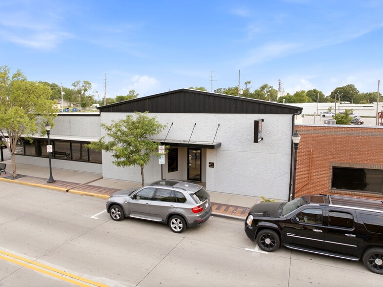 More Photos Of 326 SE Douglas St, Lees Summit Office For Sale