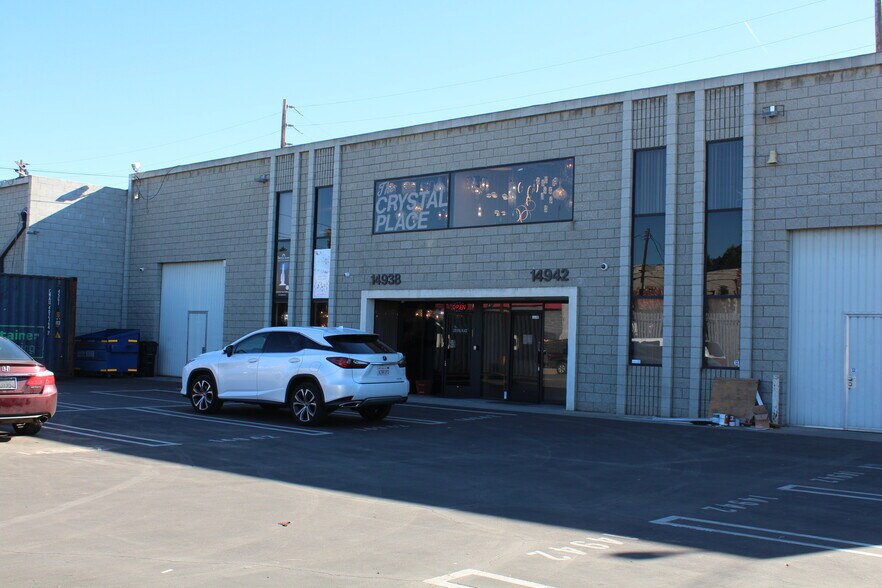 More Photos Of 14942 Delano St, Van Nuys Warehouse For Lease