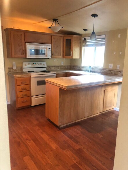More Photos Of 3251 Rogue River Hwy, Grants Pass Apartments For Sale