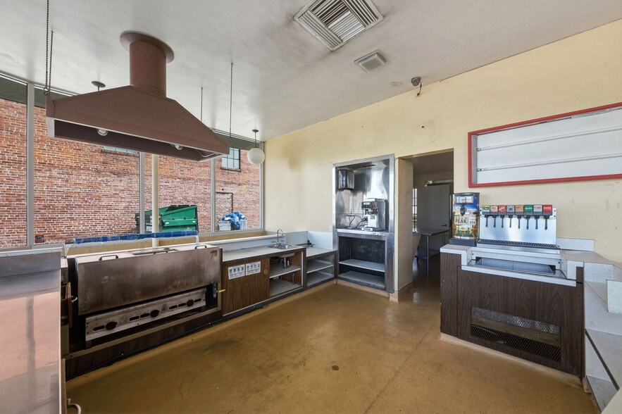 More Photos Of 951 C St, Hayward Fast Food For Sale