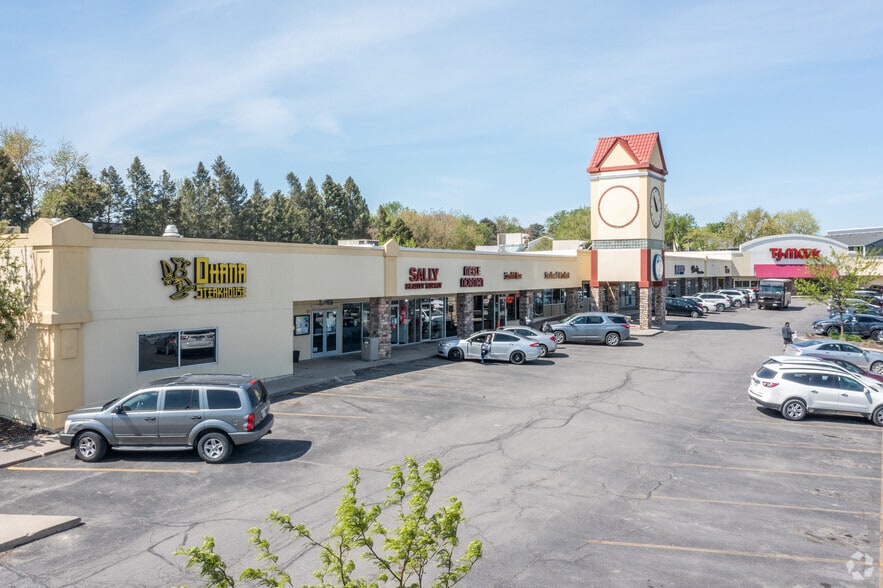 Primary Photo Of 2900 University Ave, West Des Moines Unknown For Lease