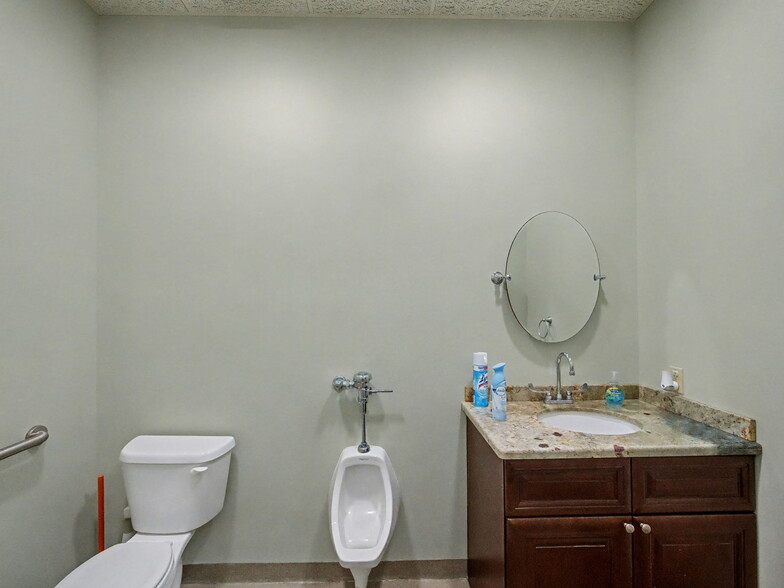 More Photos Of 6861 Garden Rd, Riviera Beach Warehouse For Sale