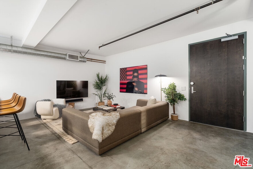 More Photos Of 1046 Princeton Dr, Venice Loft Creative Space For Sale