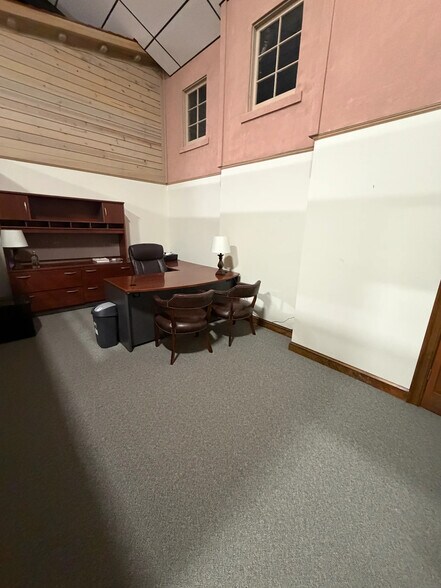 More Photos Of 27013 E Lillian St, Hebron Warehouse For Sale