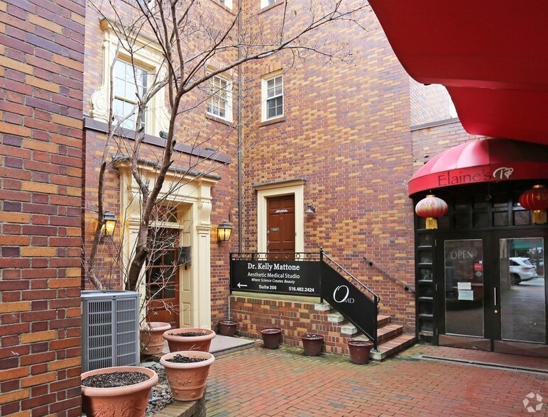 More Photos Of 8 Bond St, Great Neck Office For Lease