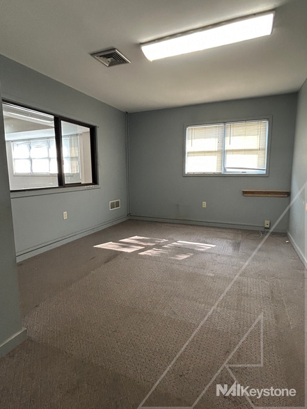 More Photos Of 1009 Brooke Blvd, Reading Auto Repair For Sale