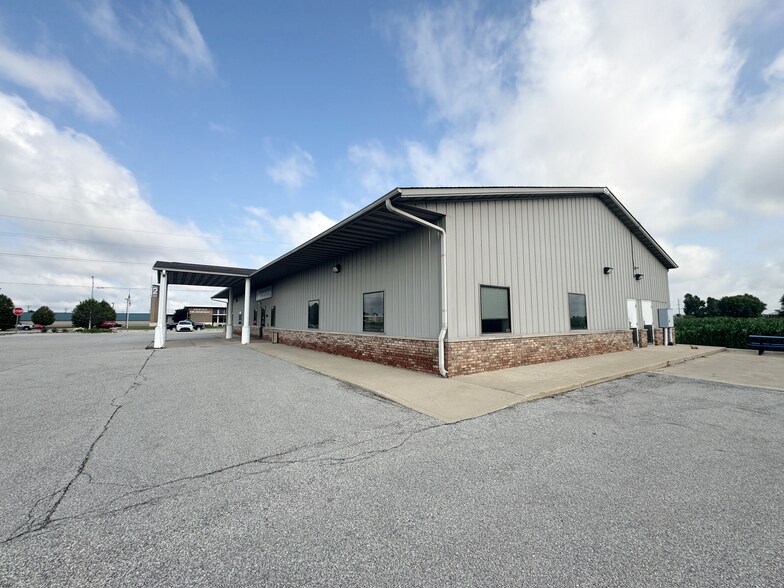 More Photos Of 2500 Parkway Dr, Shelbyville Medical For Sale