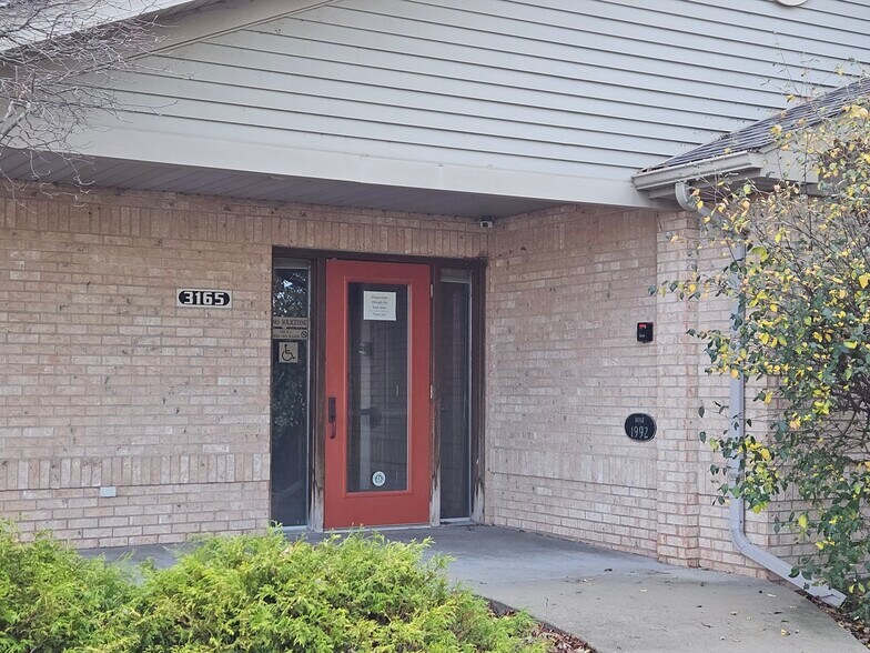 More Photos Of 3165 Cabaret Trl S, Saginaw Office For Sale