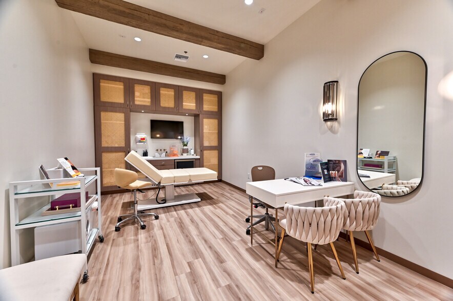 More Photos Of 5770 S Durango Dr, Las Vegas Medical For Sale