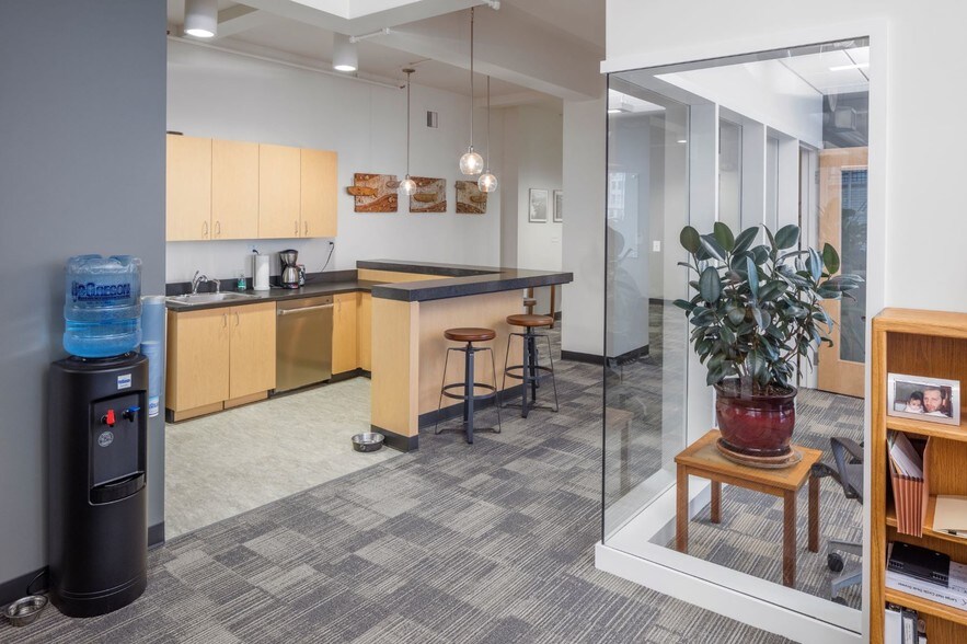 More Photos Of 610 SW Alder St, Portland Office For Sale