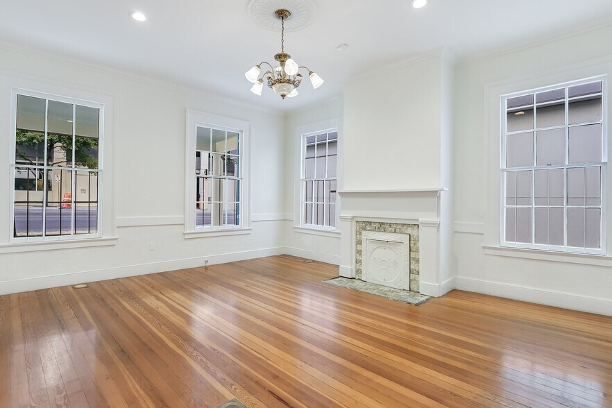 More Photos Of 610 Guadalupe St, Austin Office For Sale