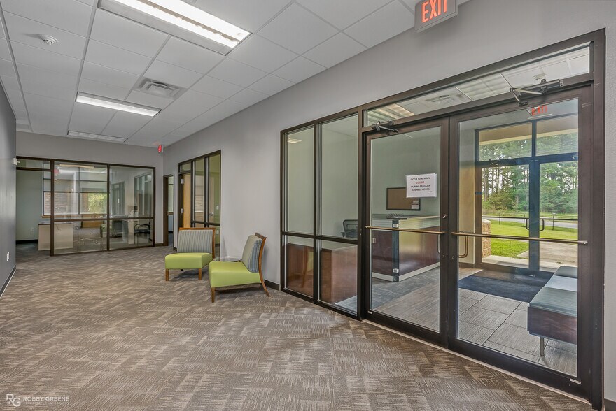 More Photos Of 10100 Woolworth Rd, Keithville Medical For Lease