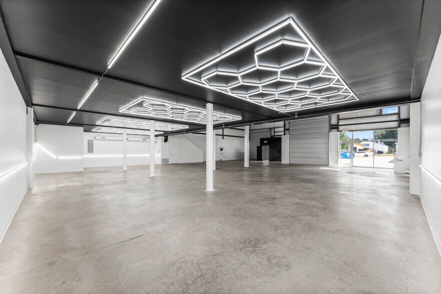 More Photos Of 32415 Tamina Rd, Magnolia Flex For Lease