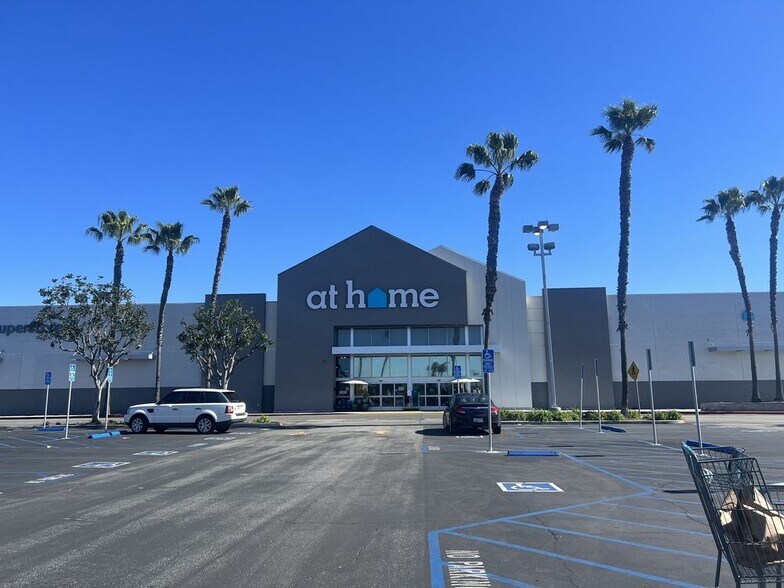 More Photos Of 2900 N Bellflower Blvd, Long Beach Unknown For Lease