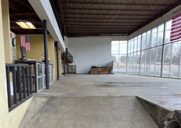 More Photos Of 550 Columbia Ave W, Battle Creek Freestanding For Sale