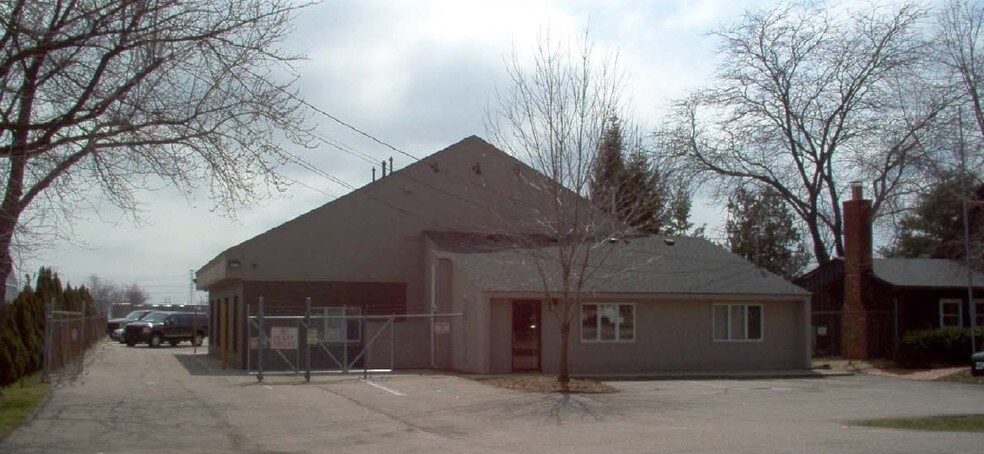 More Photos Of 22425 Van Horn Rd, Woodhaven Warehouse For Lease