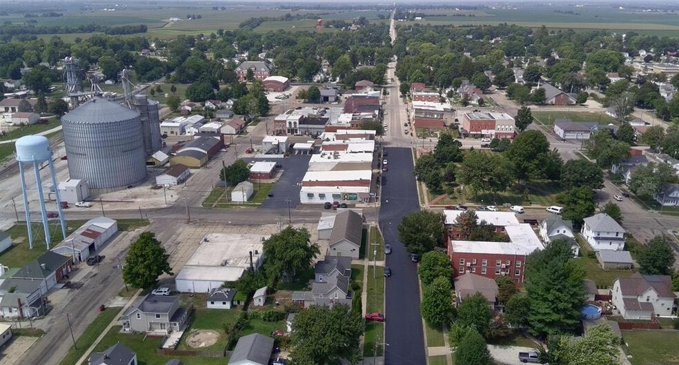More Photos Of 101 S Rose St, Elmwood Office For Sale