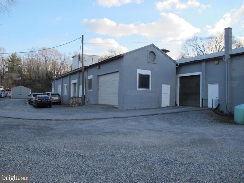 More Photos Of 398 S Main St, Manheim Distribution For Sale