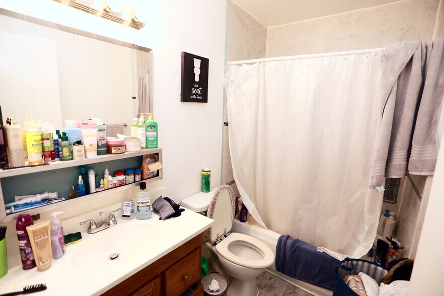 More Photos Of 241 W Philadelphia Ave, Las Vegas Apartments For Sale