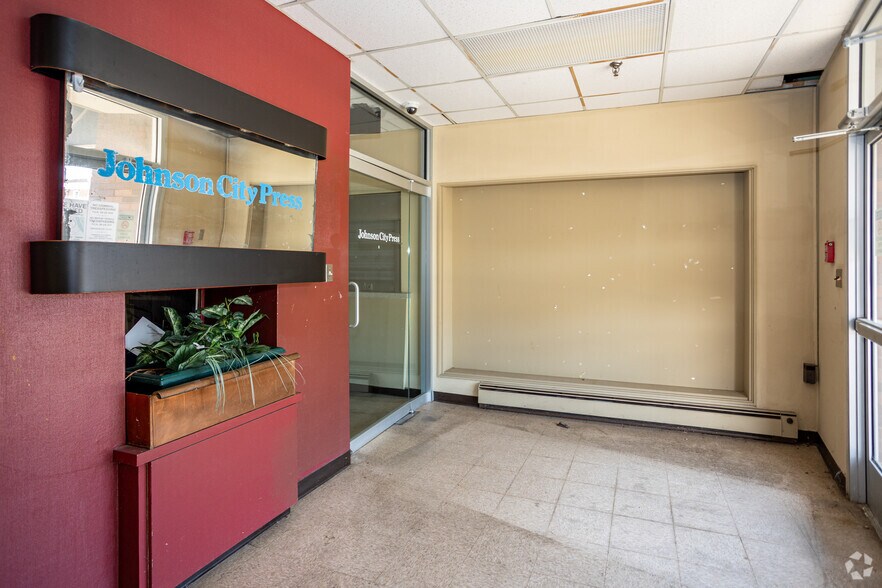 More Photos Of 204-208 W Main St, Johnson City Light Manufacturing For Sale