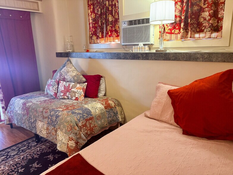 More Photos Of 160 Spring St, Eureka Springs Hospitality For Sale