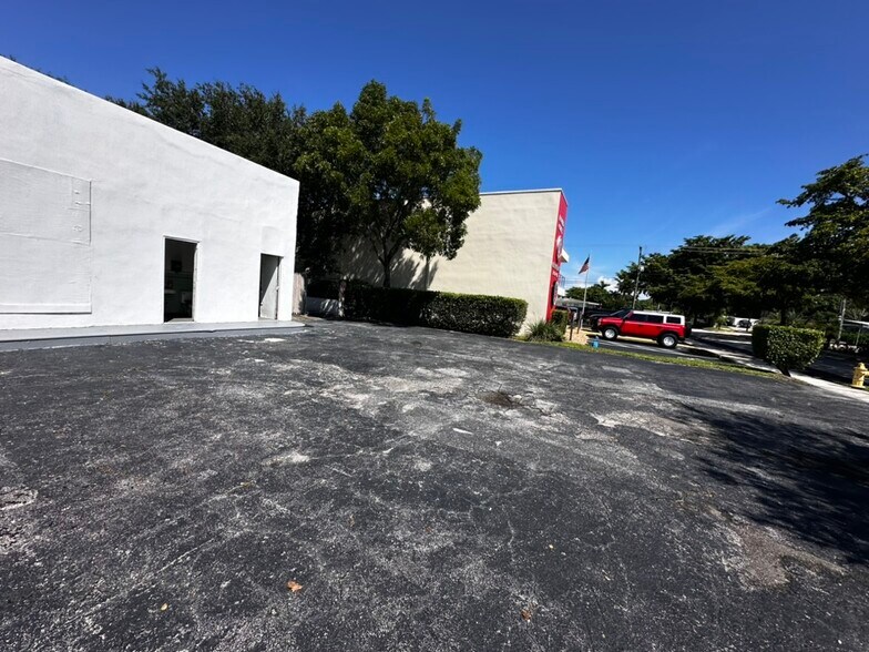 More Photos Of 3609 Broward Blvd, Fort Lauderdale Service Station For Sale