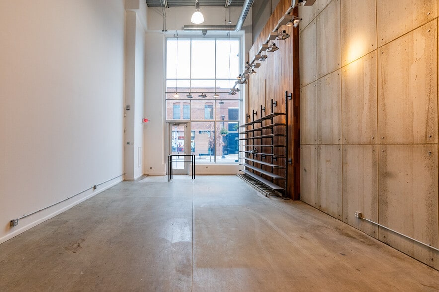 More Photos Of 3008 Hennepin Ave, Minneapolis Storefront For Lease