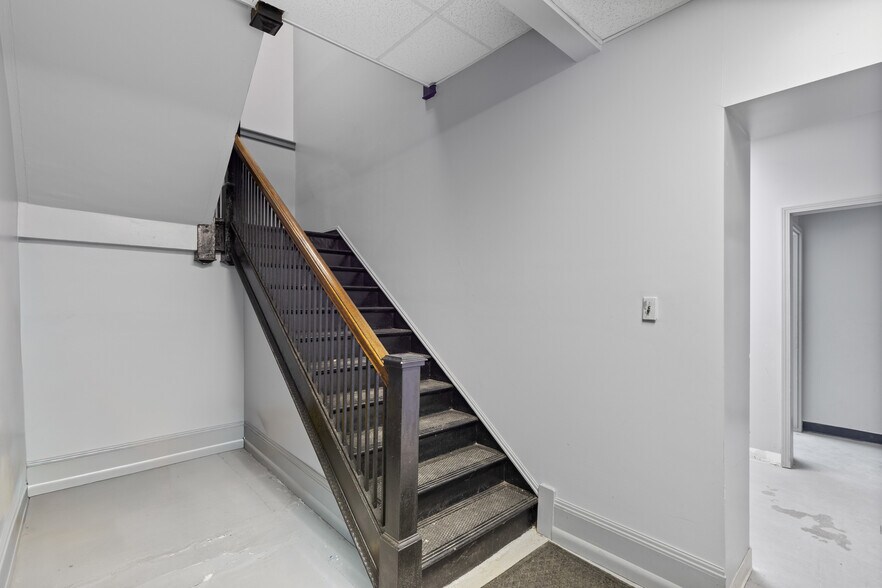 More Photos Of 2200 Union St, Bellaire Warehouse For Sale