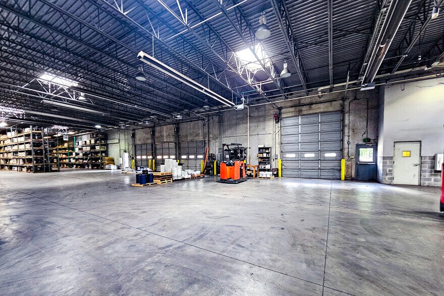 More Photos Of 144 Industrial Dr, Birmingham Flex For Lease